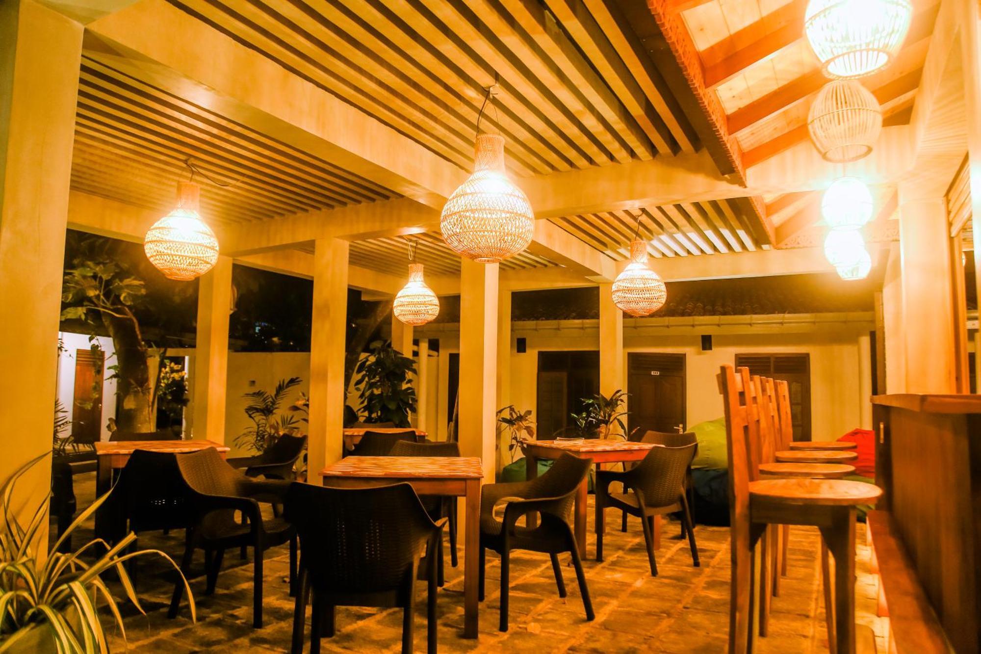Surf Sea Breeze Hotel Mirissa Exterior foto
