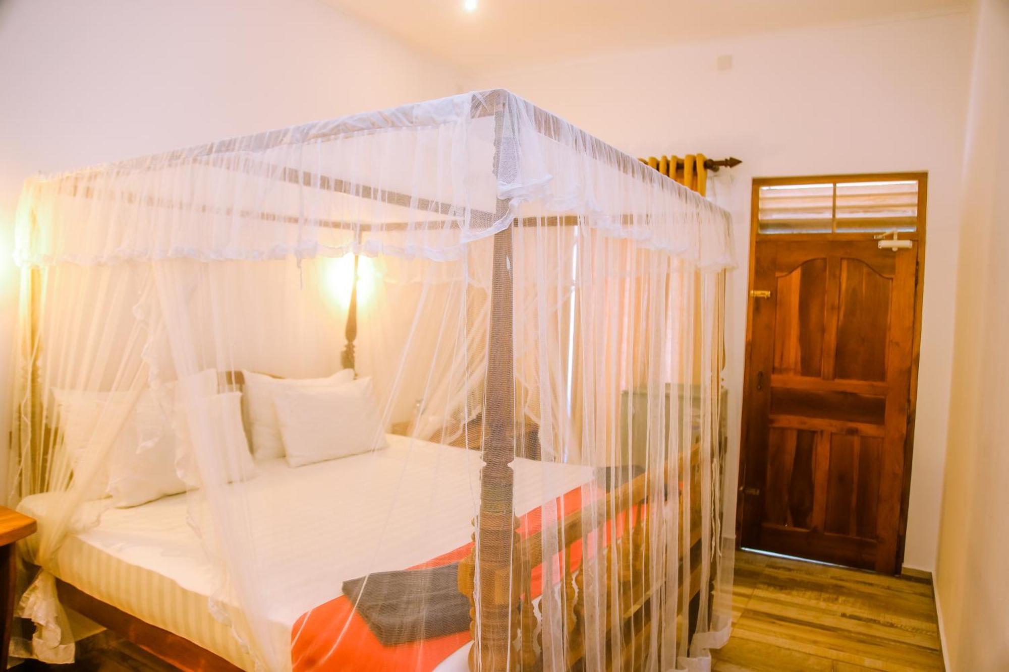 Surf Sea Breeze Hotel Mirissa Exterior foto
