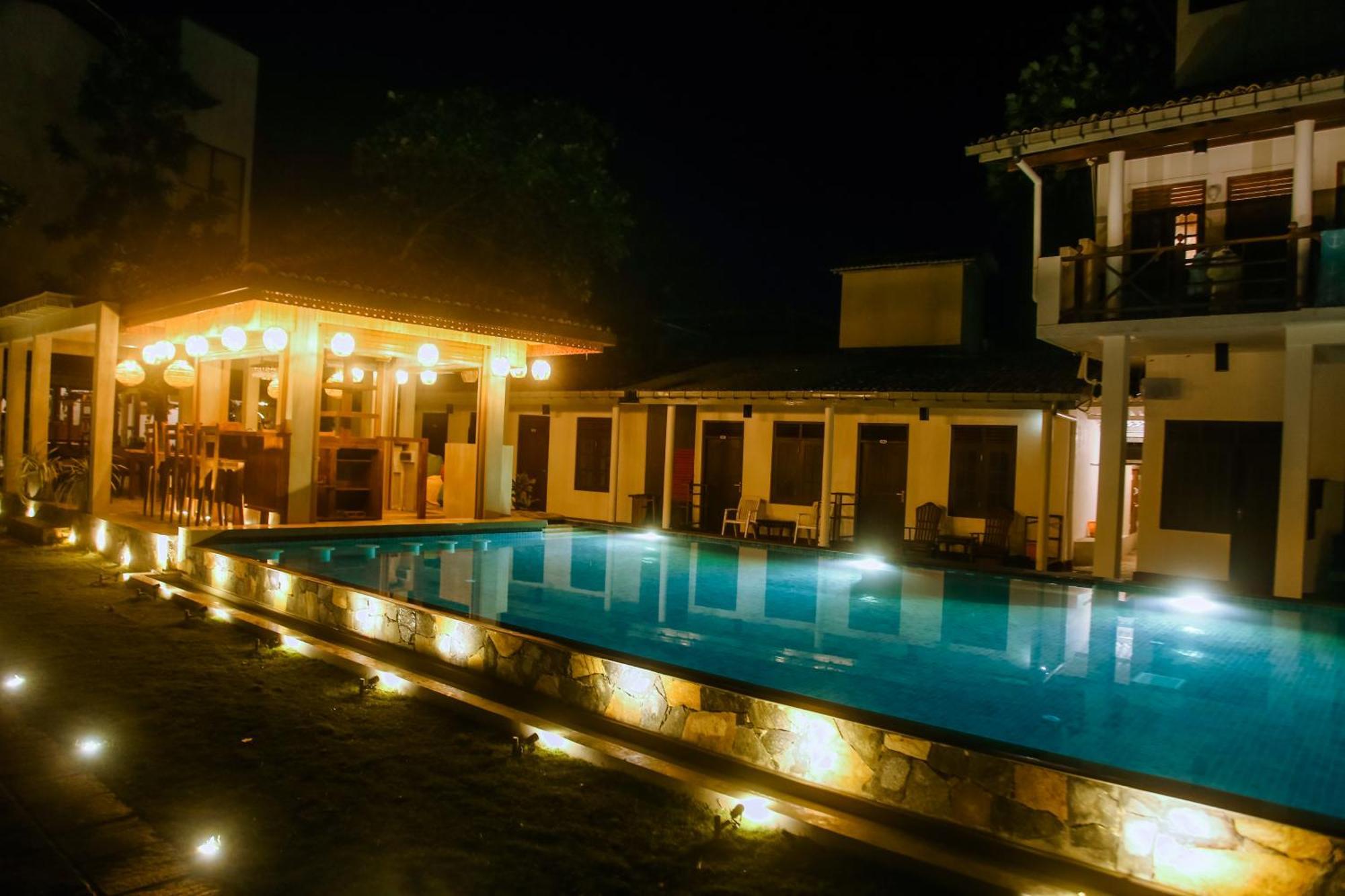 Surf Sea Breeze Hotel Mirissa Exterior foto